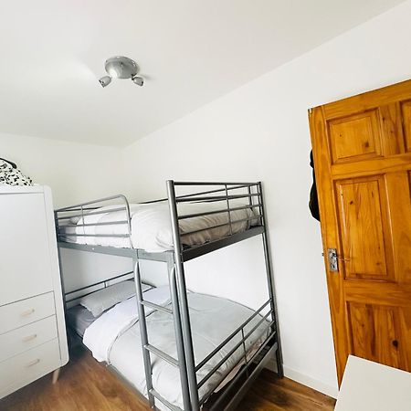 Beautiful Home In London With Easy Access To Central London Sutton  Exteriör bild