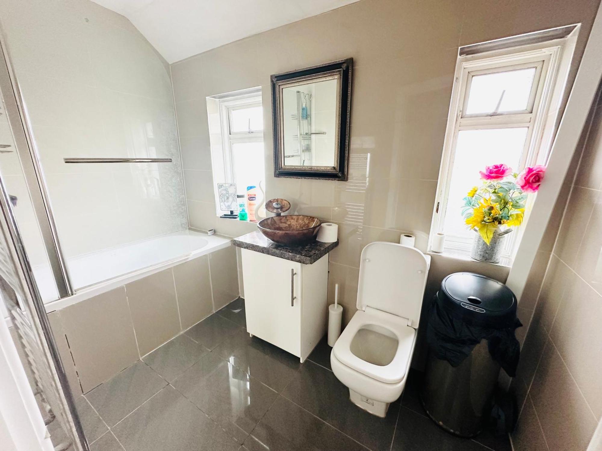 Beautiful Home In London With Easy Access To Central London Sutton  Exteriör bild
