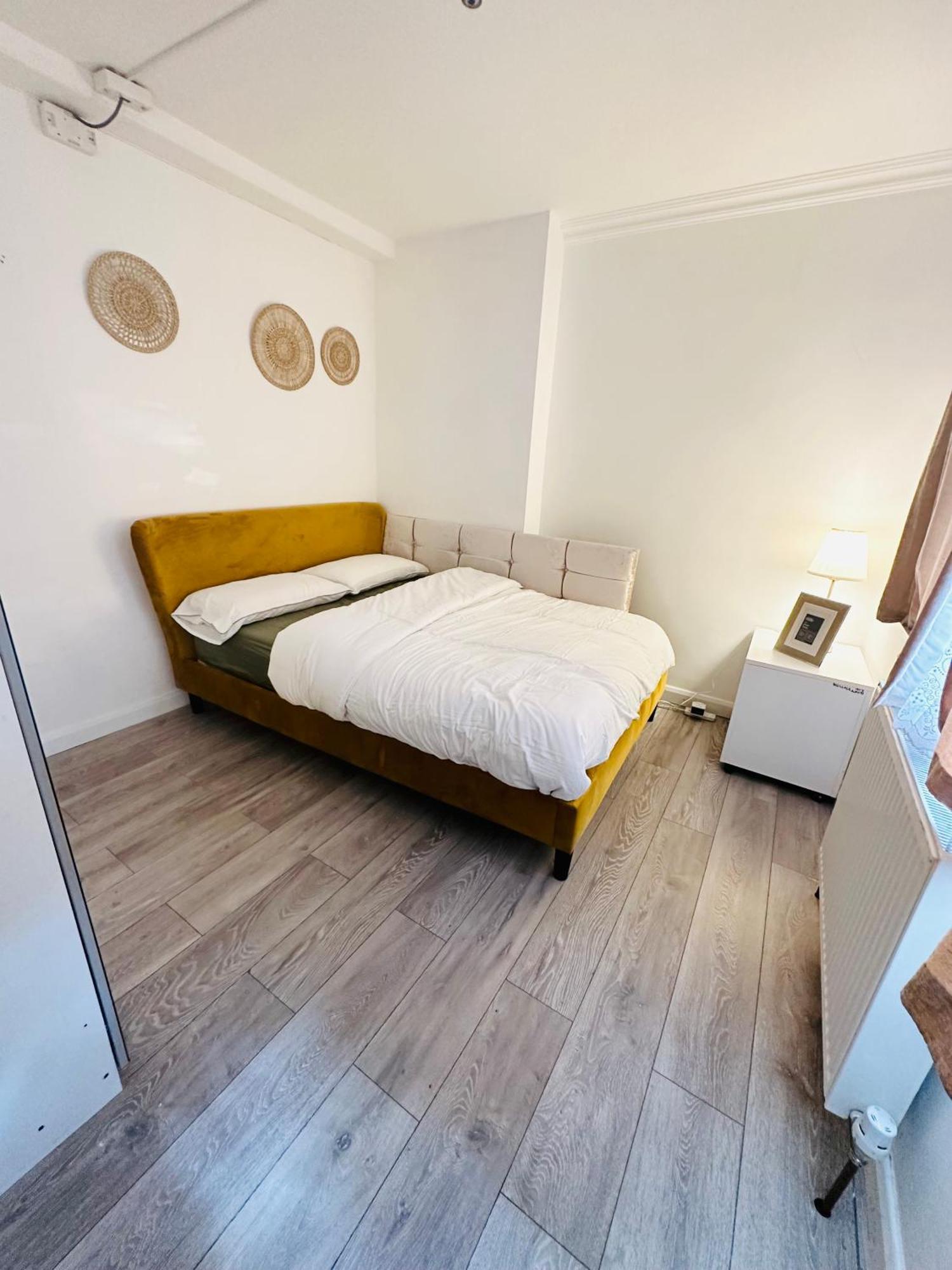 Beautiful Home In London With Easy Access To Central London Sutton  Exteriör bild