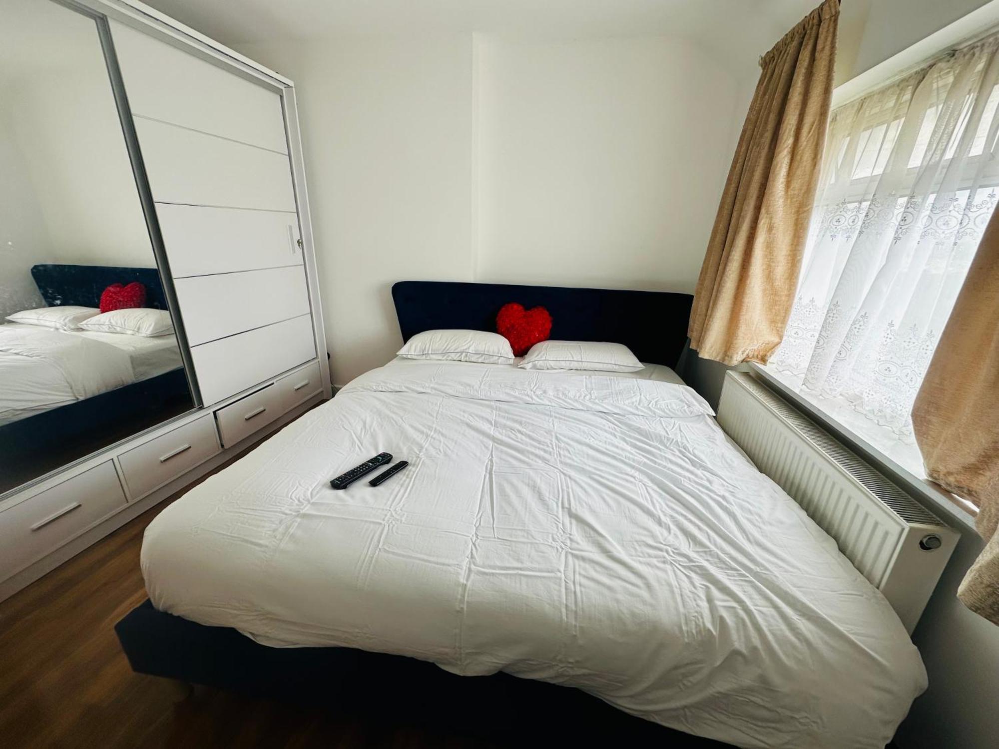 Beautiful Home In London With Easy Access To Central London Sutton  Exteriör bild