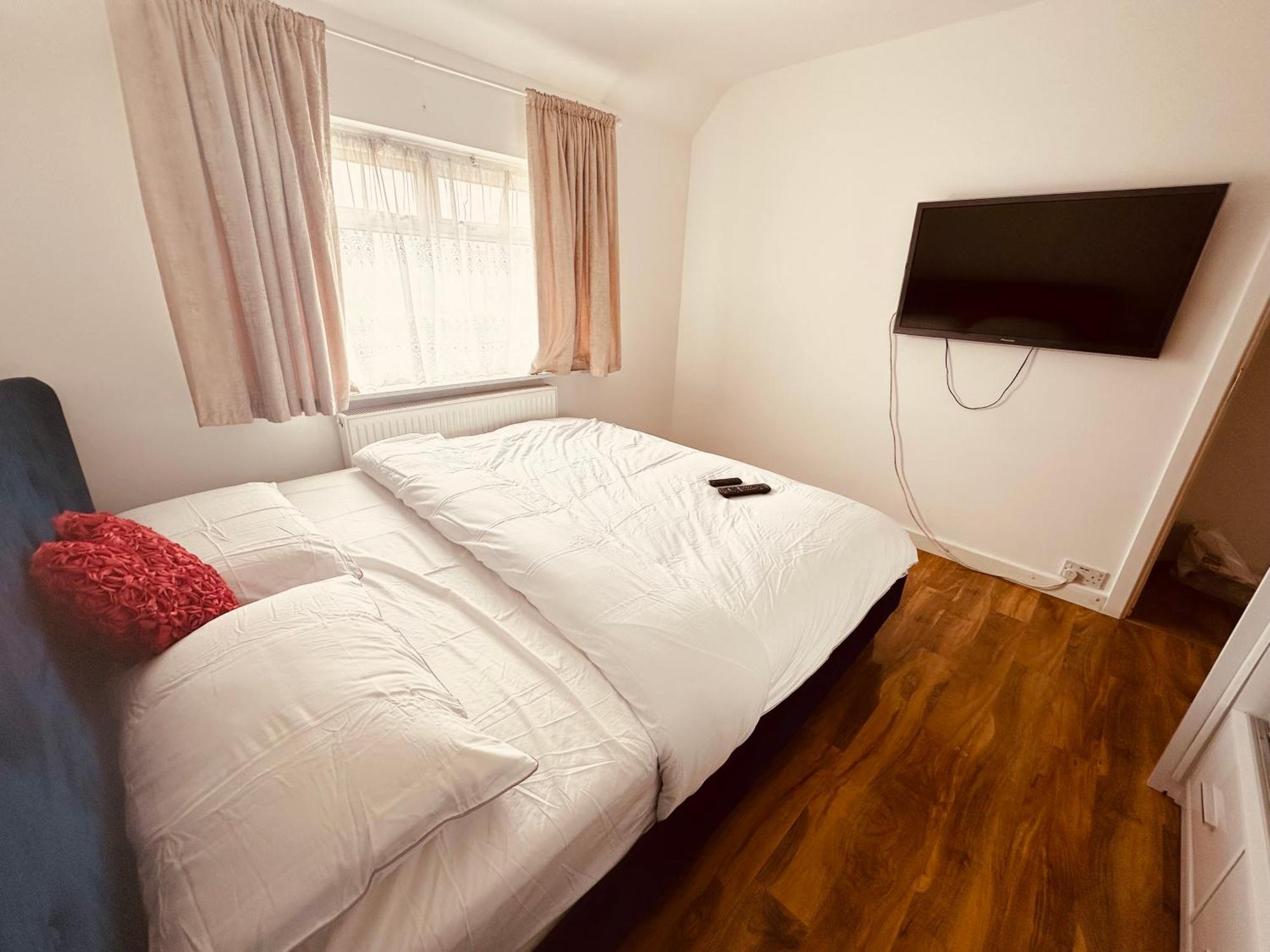 Beautiful Home In London With Easy Access To Central London Sutton  Exteriör bild