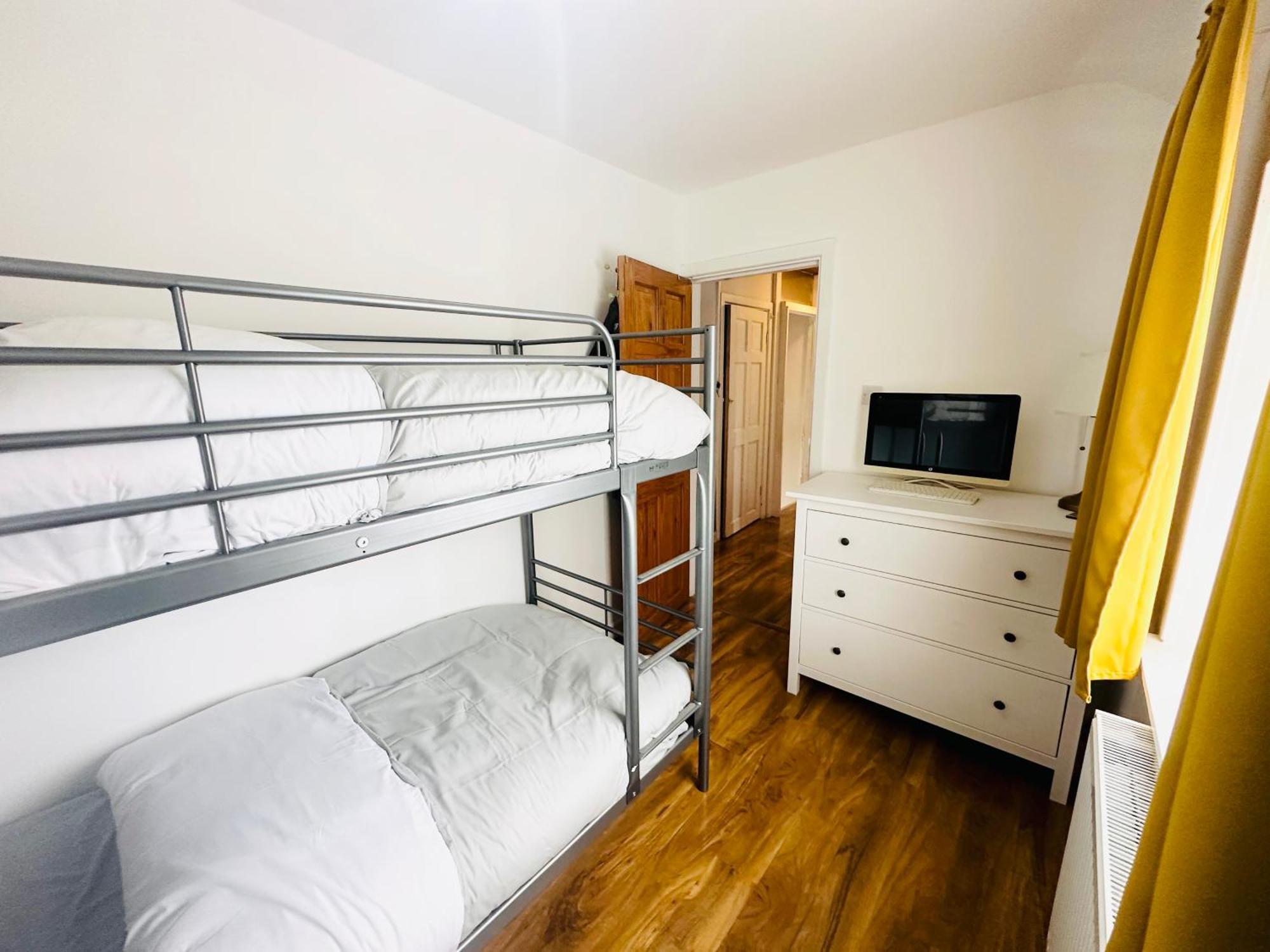 Beautiful Home In London With Easy Access To Central London Sutton  Exteriör bild