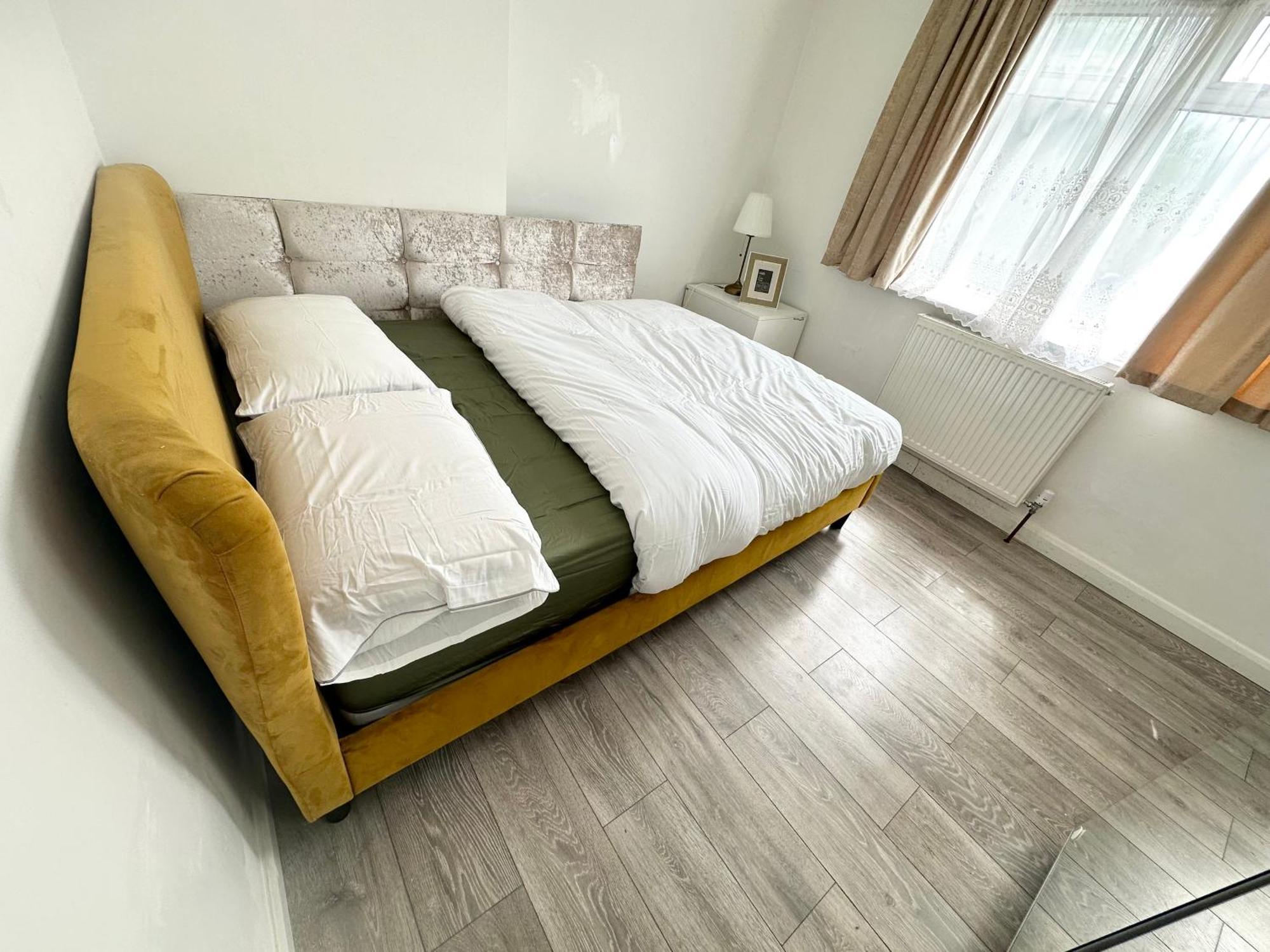 Beautiful Home In London With Easy Access To Central London Sutton  Exteriör bild