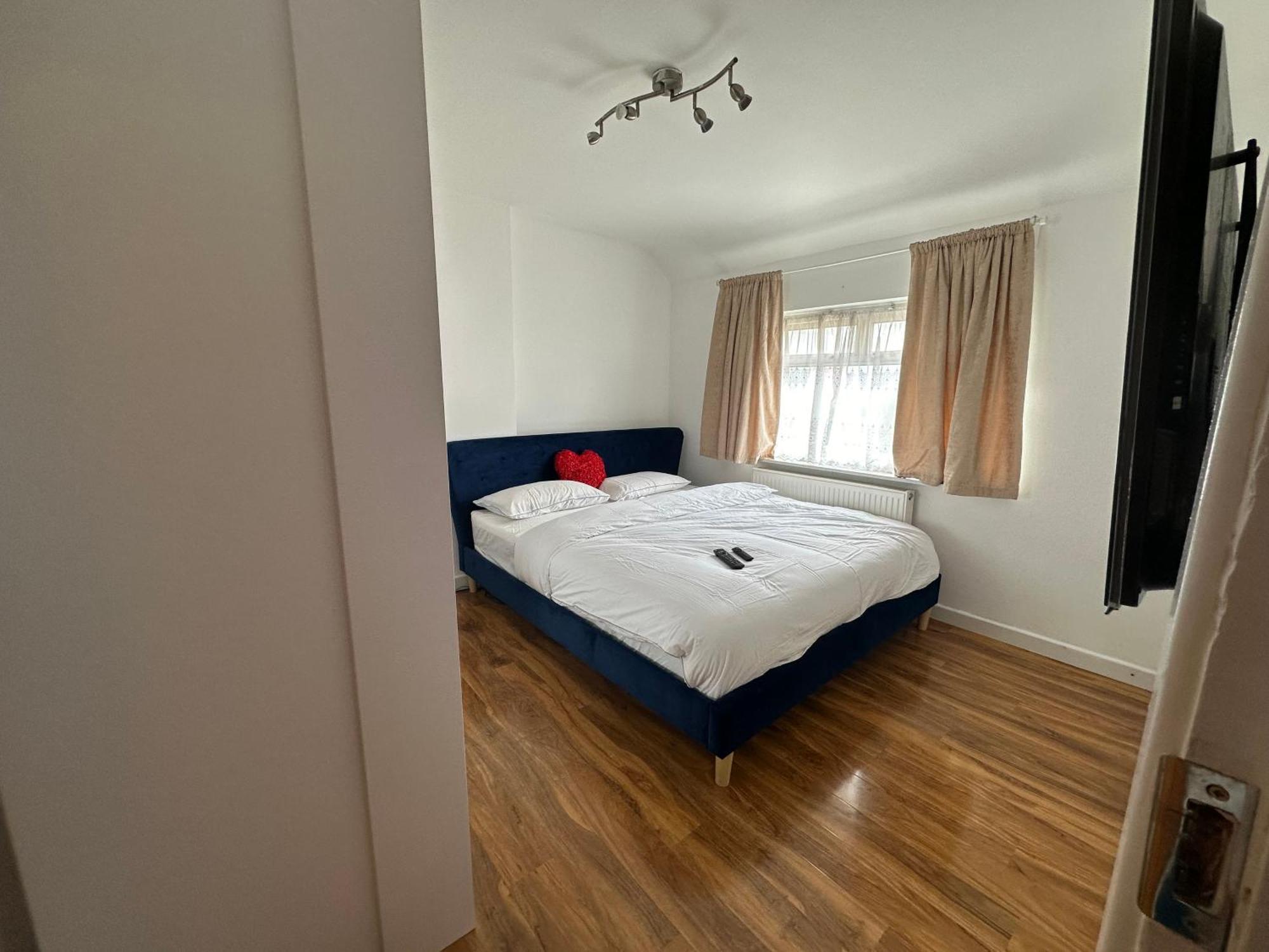 Beautiful Home In London With Easy Access To Central London Sutton  Exteriör bild
