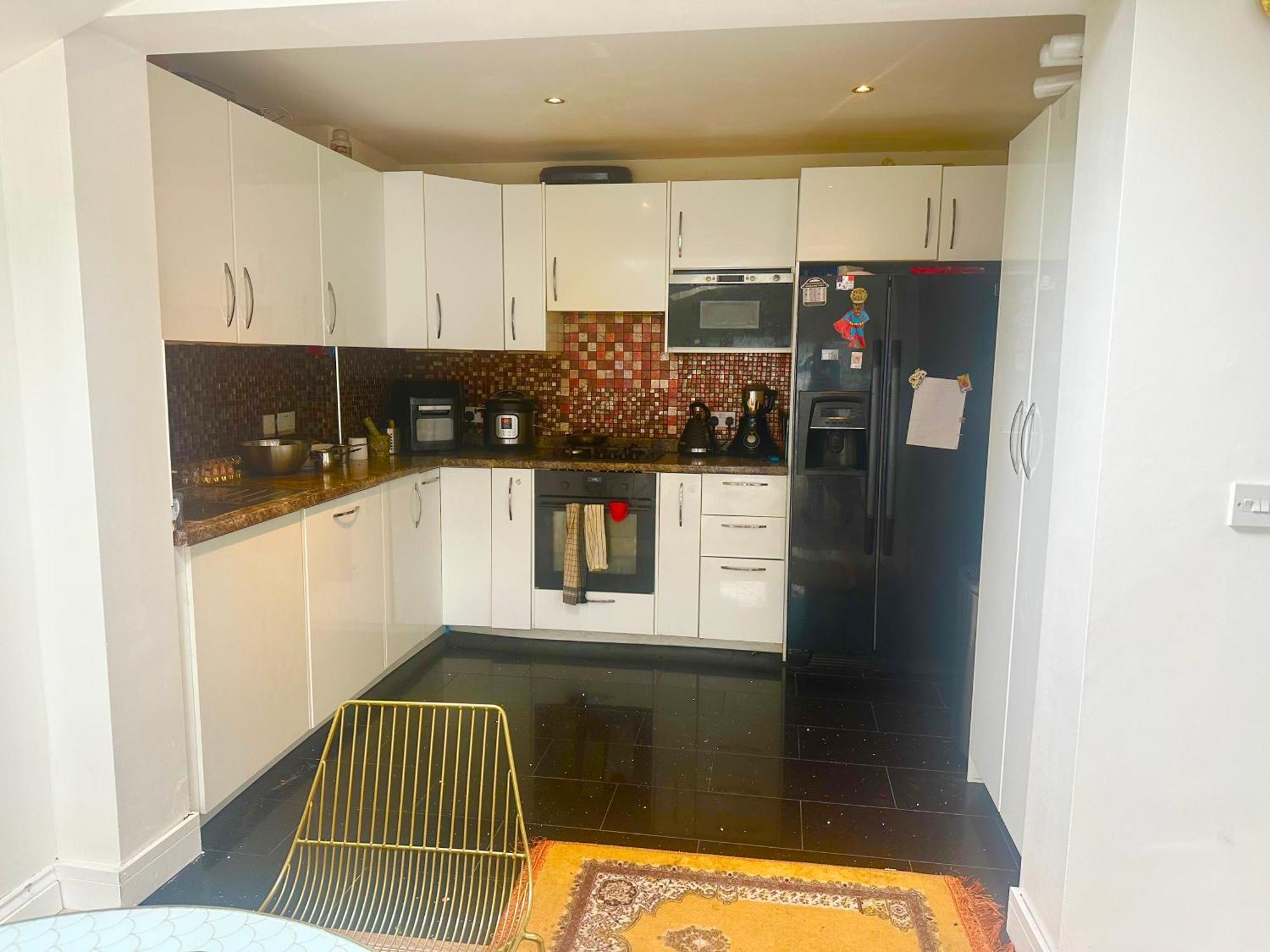 Beautiful Home In London With Easy Access To Central London Sutton  Exteriör bild