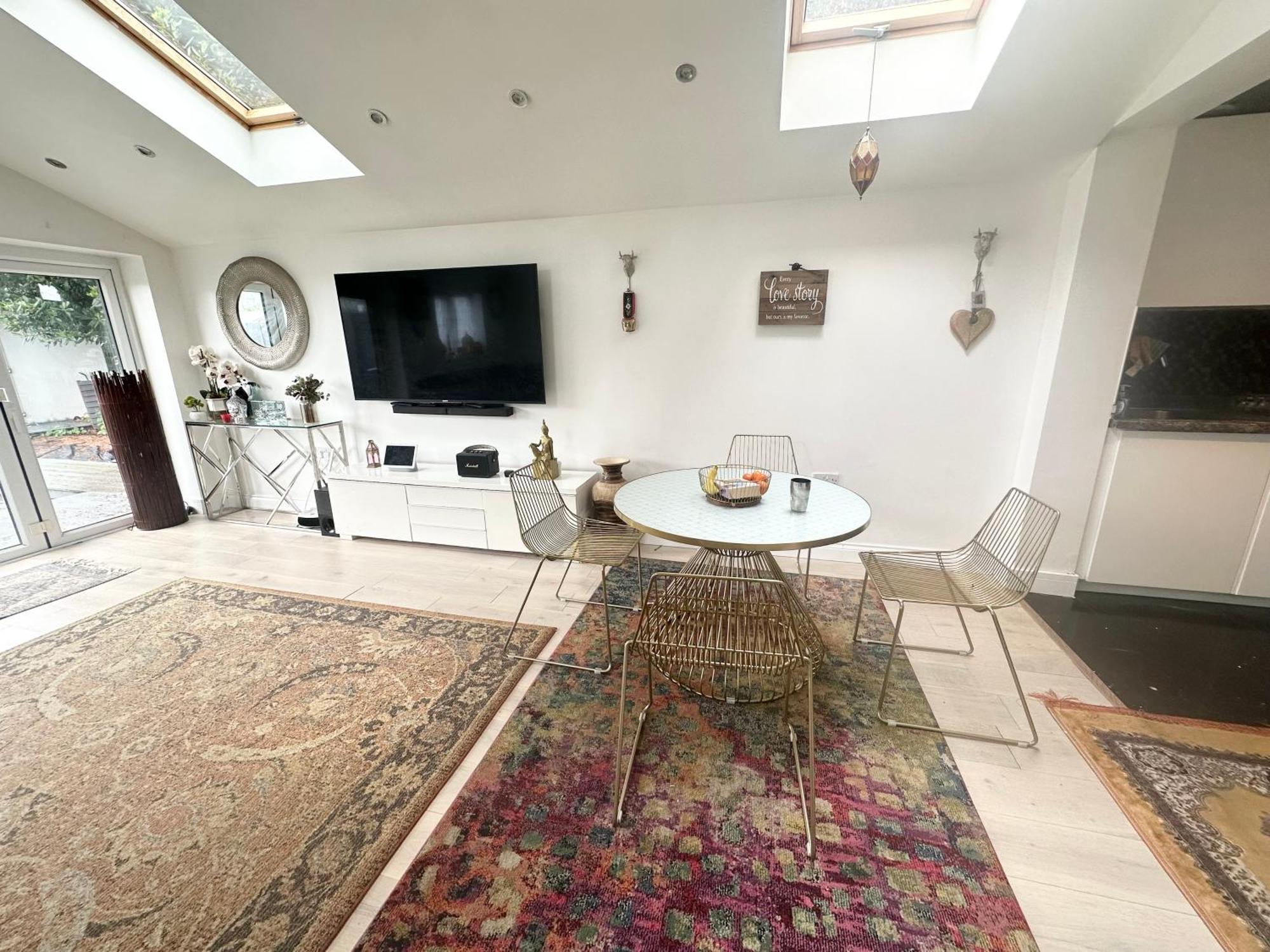 Beautiful Home In London With Easy Access To Central London Sutton  Exteriör bild
