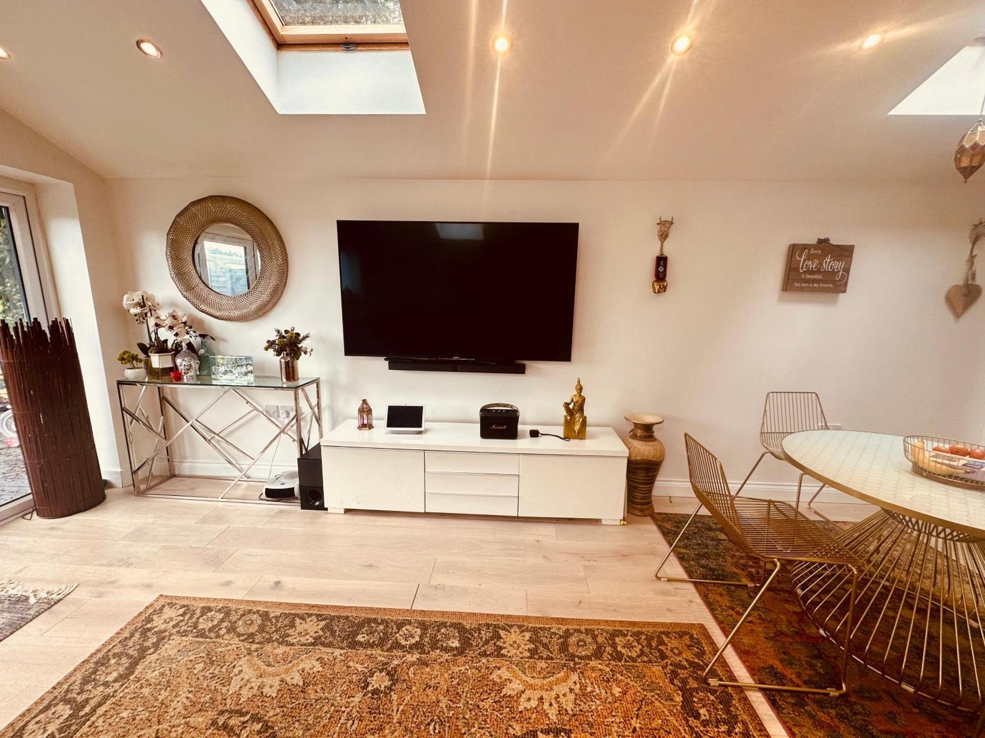 Beautiful Home In London With Easy Access To Central London Sutton  Exteriör bild