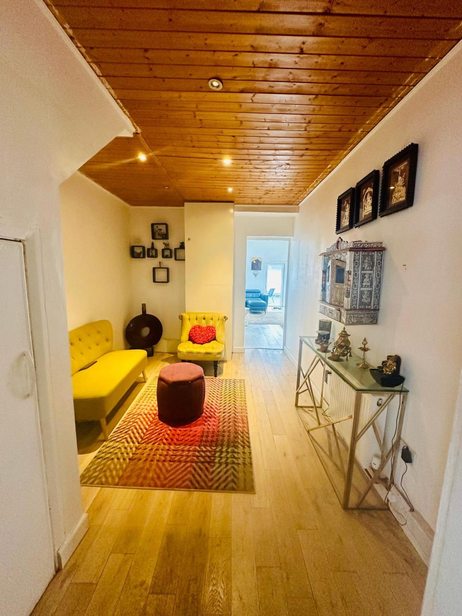 Beautiful Home In London With Easy Access To Central London Sutton  Exteriör bild